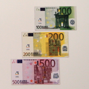 080632.000 - Magnetická sada eurobankoviek a mincí v úložnom boxe